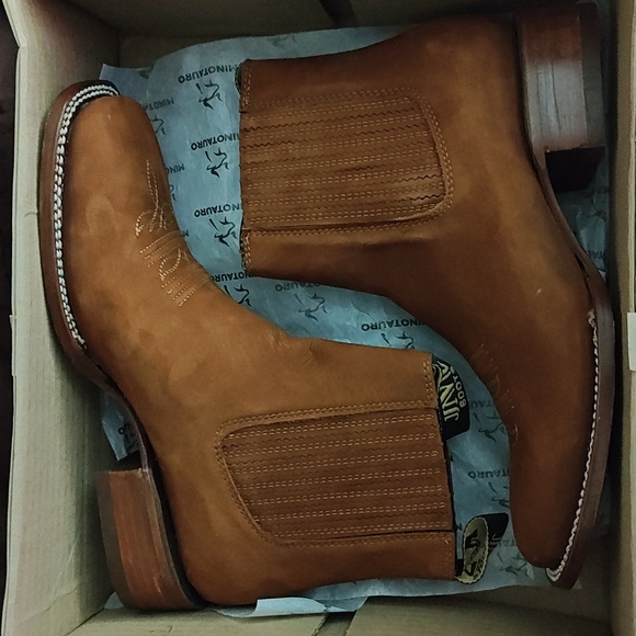 Boots - Picture 7 of 7